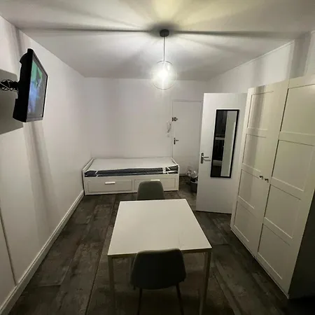 Apartman Renove Avec Balcon, Calme Et Lumineux A